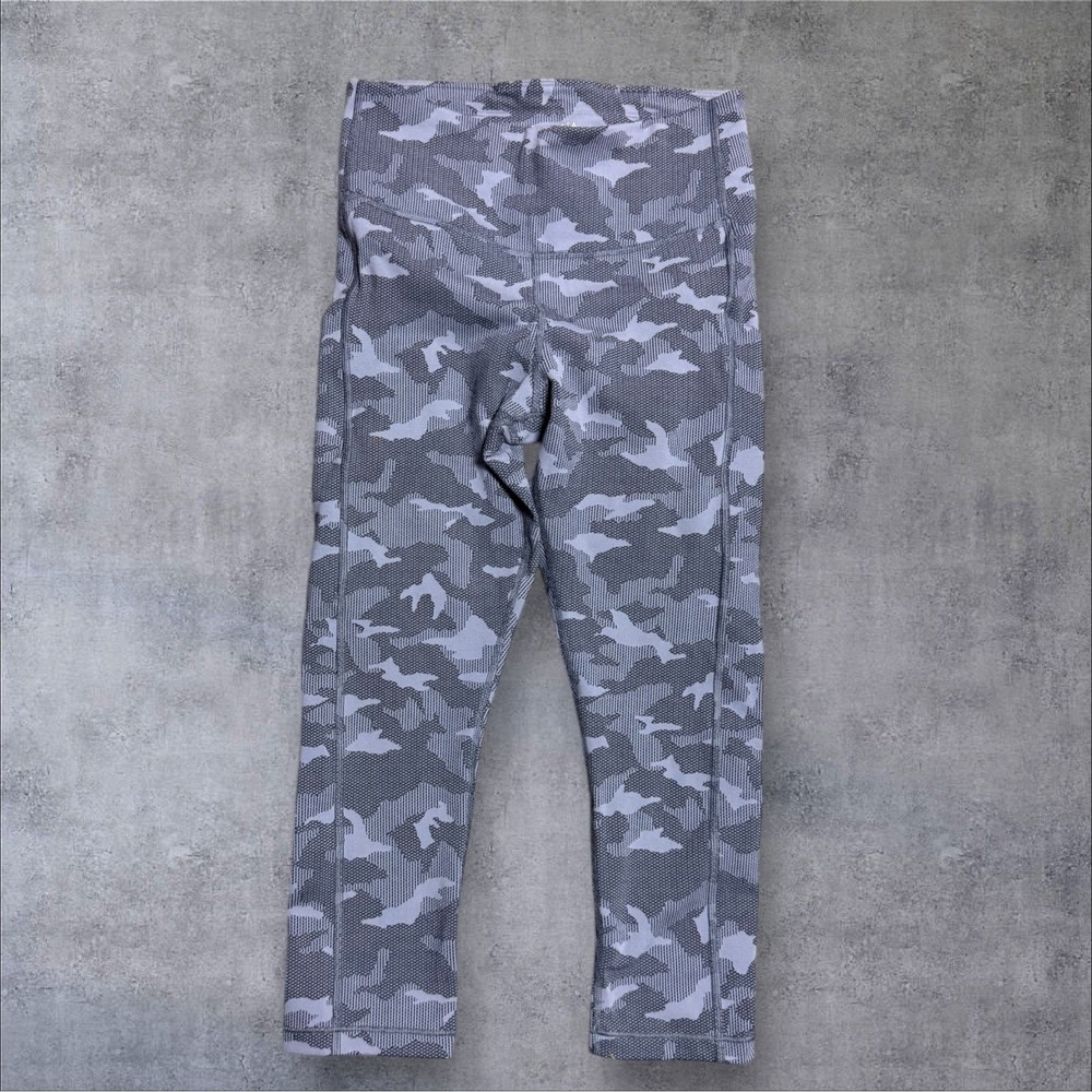 Athleta Womens Size‎ S Blue Ultimate Stash Pocket Texture Camo Capri Leggings